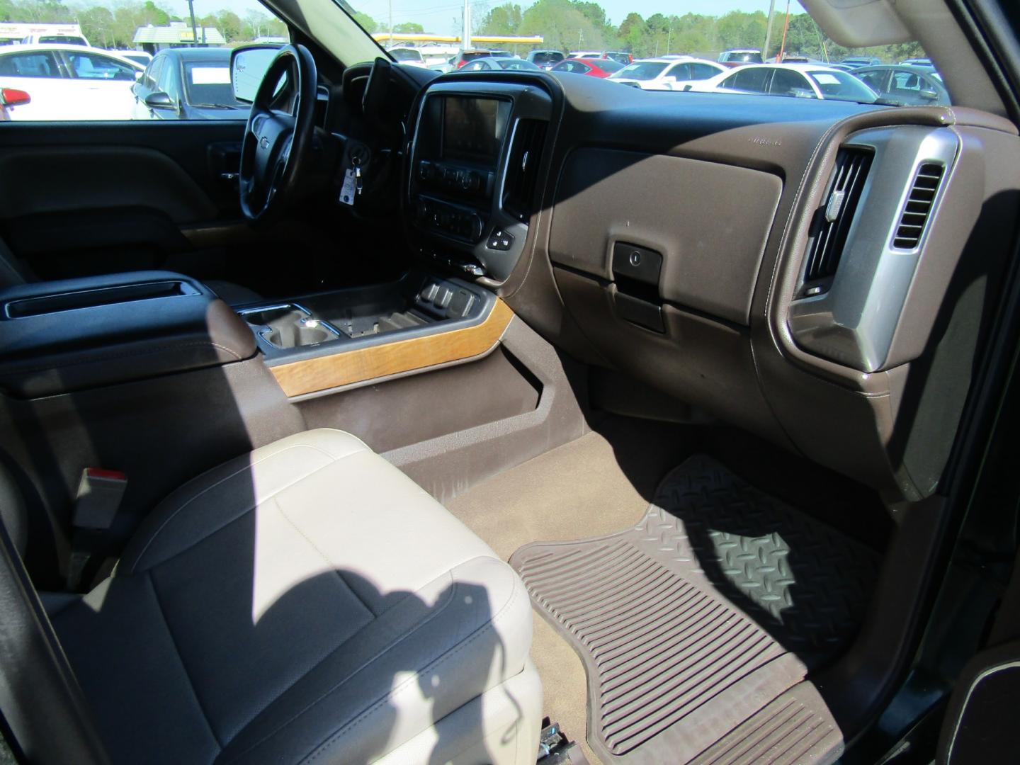 2014 Green /Tan Chevrolet Silverado 1500 1LZ Crew Cab 2WD (3GCPCSEC2EG) with an 5.3L V8 OHV 16V engine, Automatic transmission, located at 15016 S Hwy 231, Midland City, AL, 36350, (334) 983-3001, 31.306210, -85.495277 - Photo#9